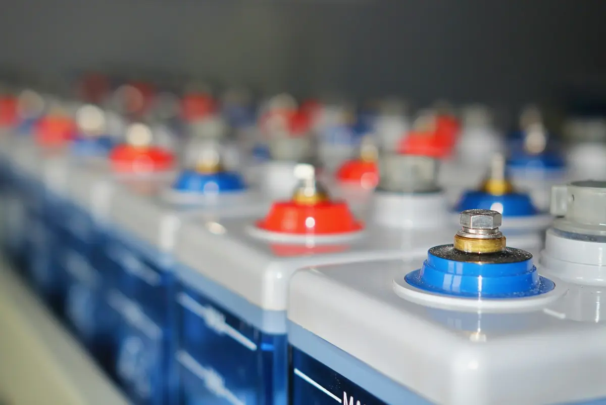 Thuisbatterij capaciteit berekenen bij hoog