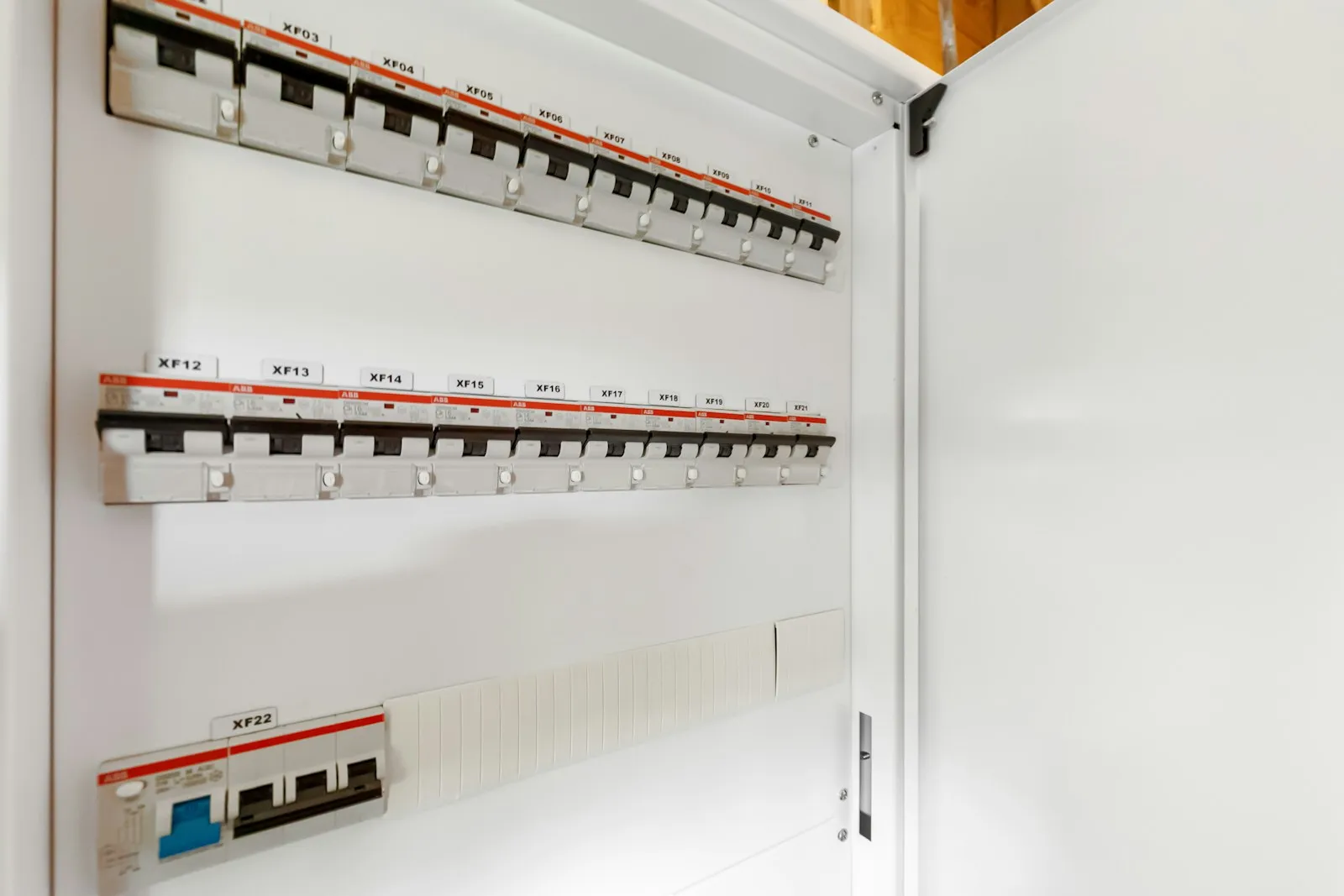 Thuisbatterij enkelfasig of driefasig: wat past u?