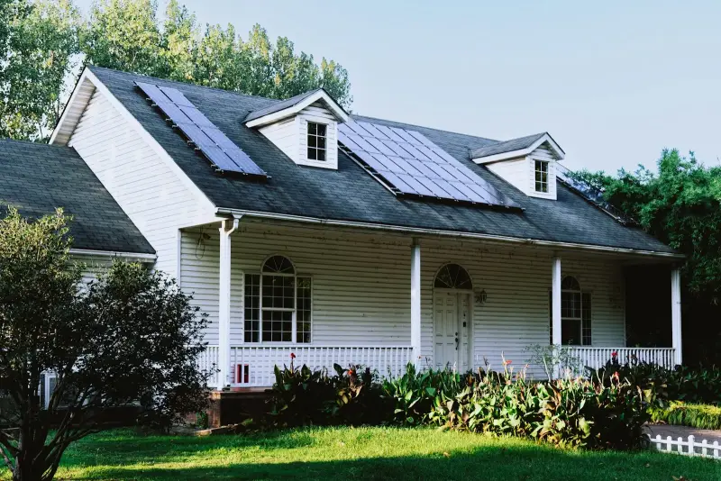 Thuisbatterij koppelen aan zonnepanelen: zo werkt het