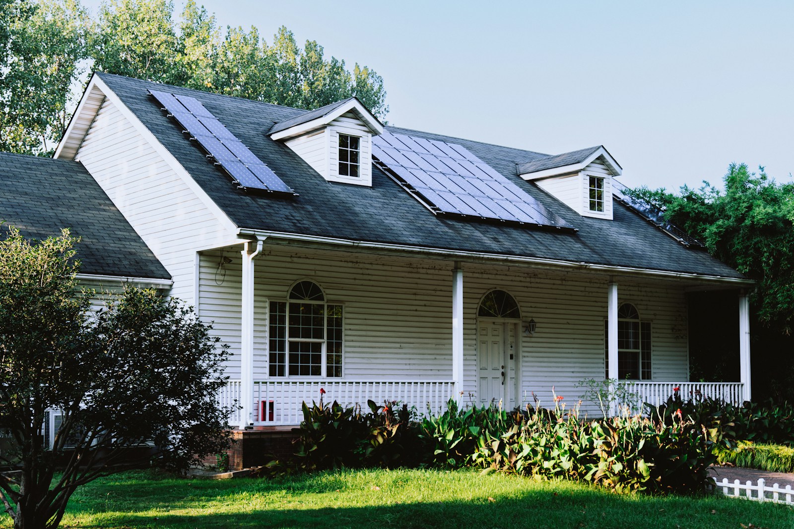 Thuisbatterij koppelen aan zonnepanelen: zo werkt het
