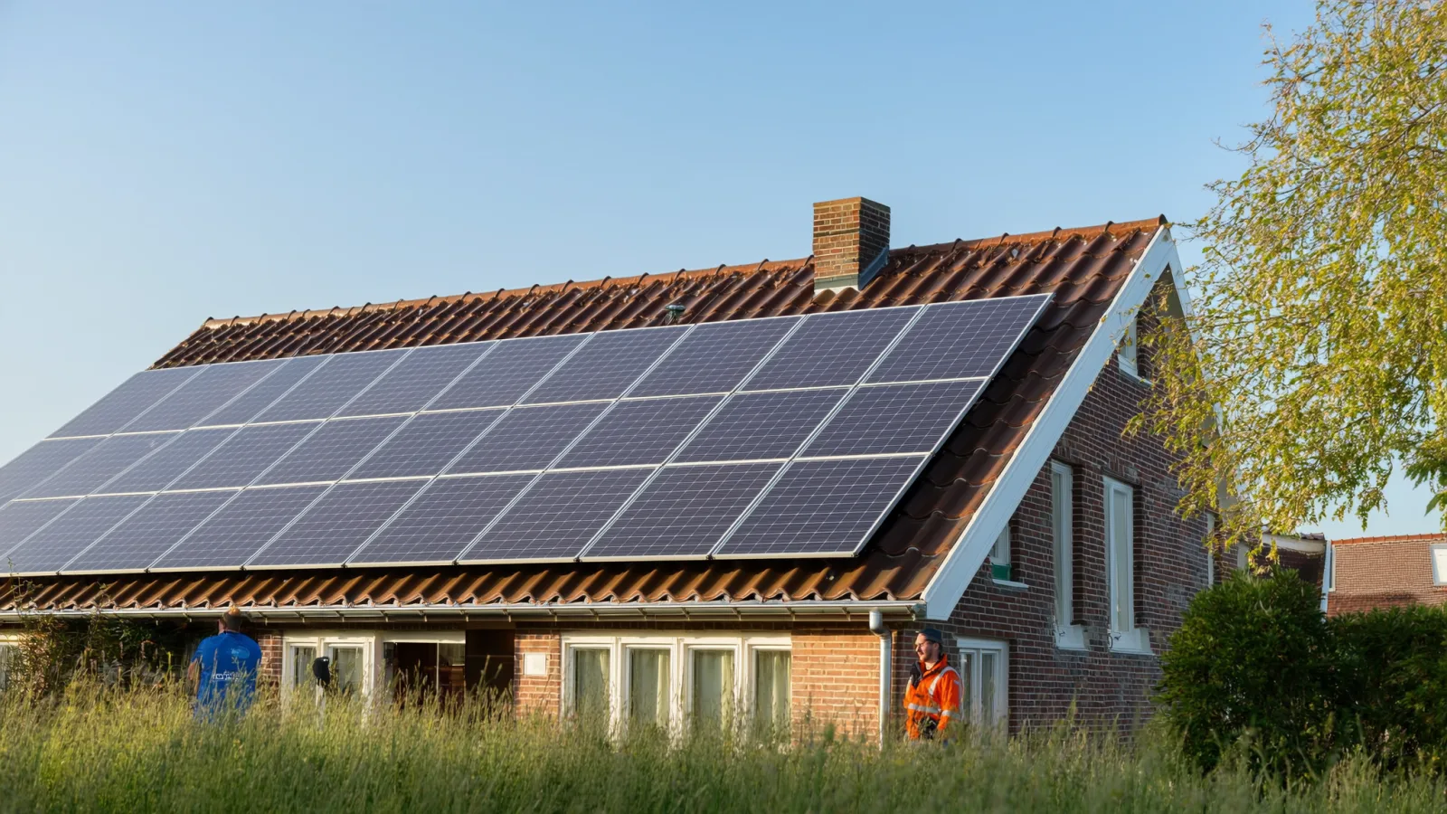 Thuisbatterij twee omvormers koppelen: capaciteit &